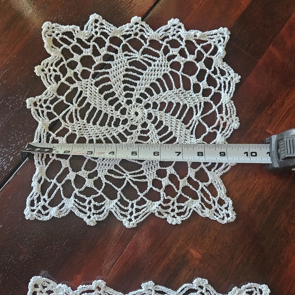 Vintage Handmade Doilies - Era 1960's - Square - Spiral Patern - Set Of 4 - Picture 4 of 5